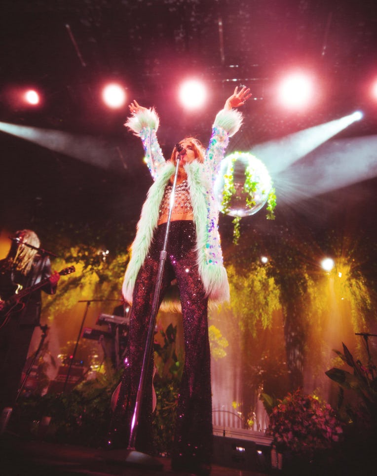 Suki Waterhouse Shares Intimate Moments Backstage On Tour