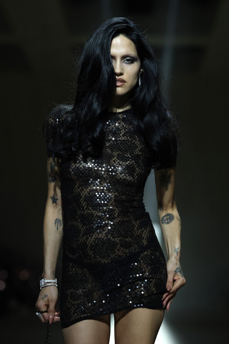 MILAN, ITALY - FEBRUARY 27: Gabbriette walks the runway at the Gucci FW26 Fashion Show at Palazzo De...