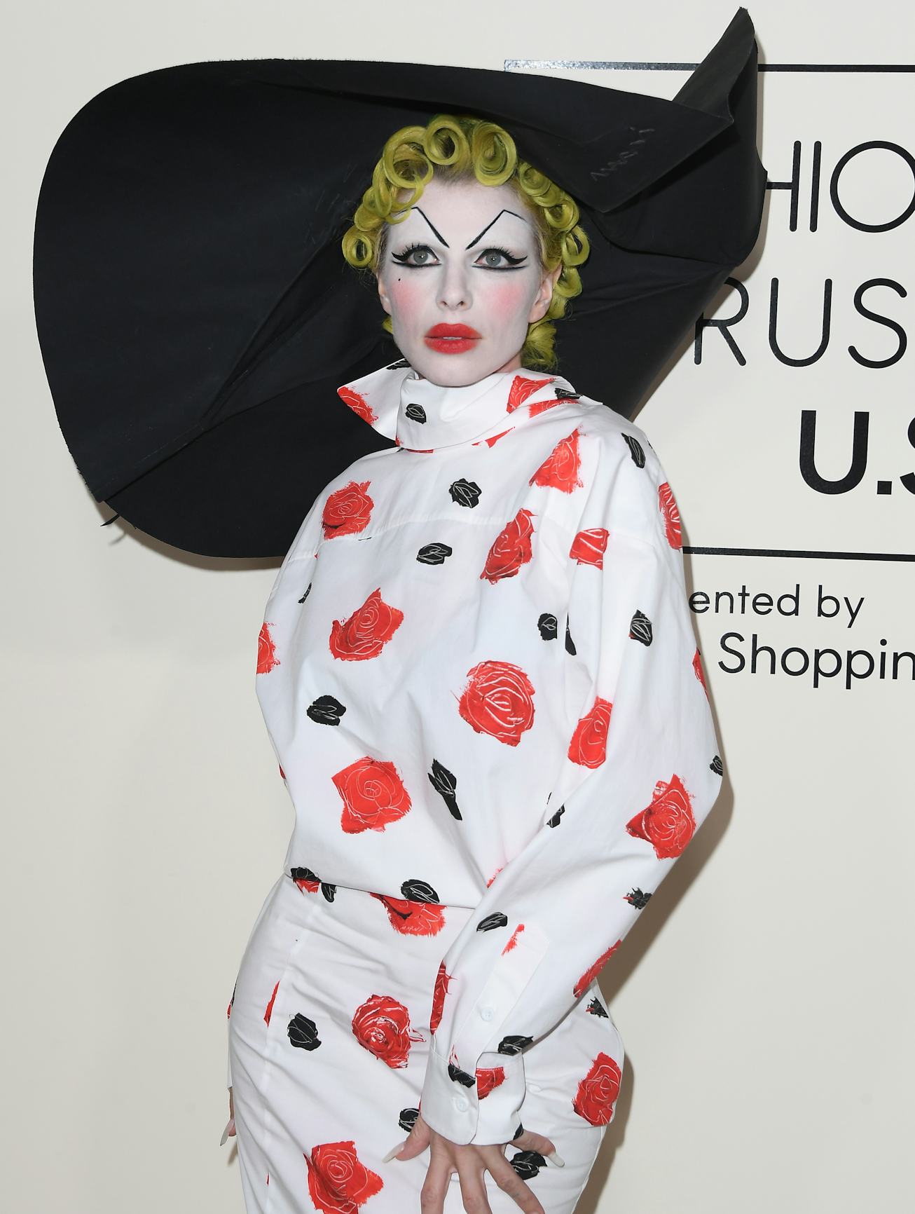 WEST HOLLYWOOD, CALIFORNIA - APRIL 08: Julia Fox arrives at the Fashion Trust U.S. Awards 2025 at Th...